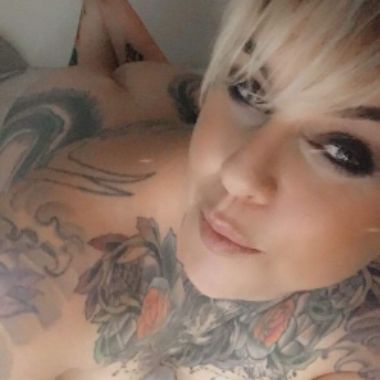 The girl with the fenix tattoo 